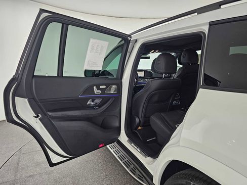 Used 2026 Mercedes-Benz GLS 580 4MATIC image 17