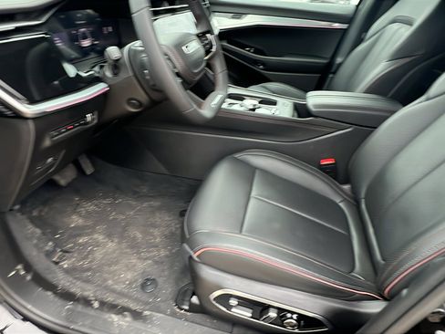 Used 2024 Jeep Wagoneer Launch Edition image 16