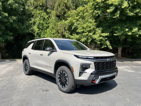 New 2026 Chevrolet Traverse Z71 w/ Enhanced Driving Package AWD/4WD image 2