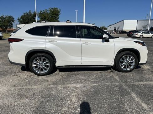 Used 2021 Toyota Highlander Limited image 7