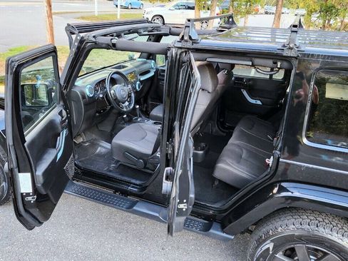 Used 2015 Jeep Wrangler Unlimited Sahara AWD/4WD image 26