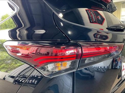 Used 2025 Toyota Highlander LE FWD image 18