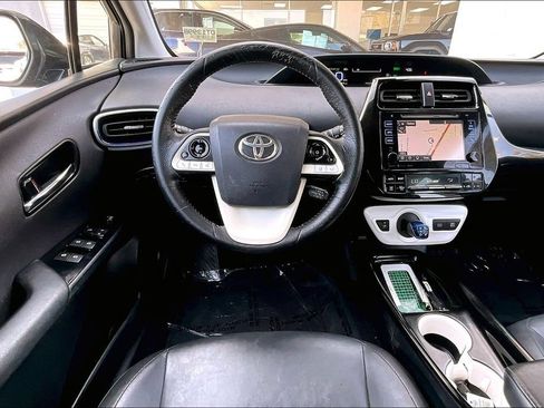 Used 2016 Toyota Prius Four Touring w/ Preferred Accessory Package FWD image 8