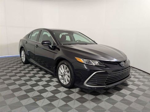 Certified 2021 Toyota Camry LE FWD image 3