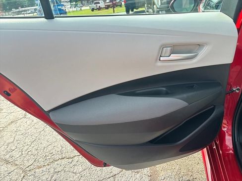Used 2021 Toyota Corolla LE FWD image 17