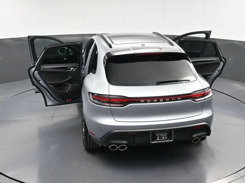 Certified 2026 Porsche Macan AWD/4WD image 33