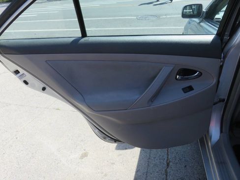 Used 2009 Toyota Camry LE FWD image 23