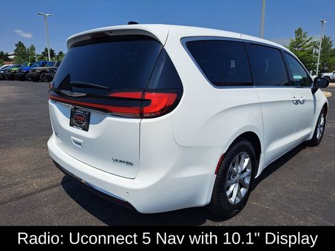 Certified 2026 Chrysler Pacifica Limited FWD image 4