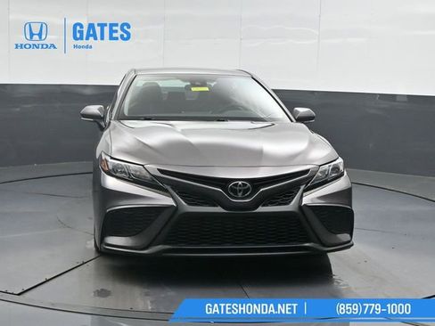 Used 2022 Toyota Camry SE image 5