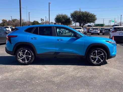 Used 2025 Chevrolet Trax RS w/ Sunroof Package image 4