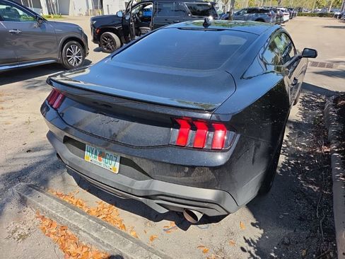 Used 2025 Ford Mustang Premium image 5