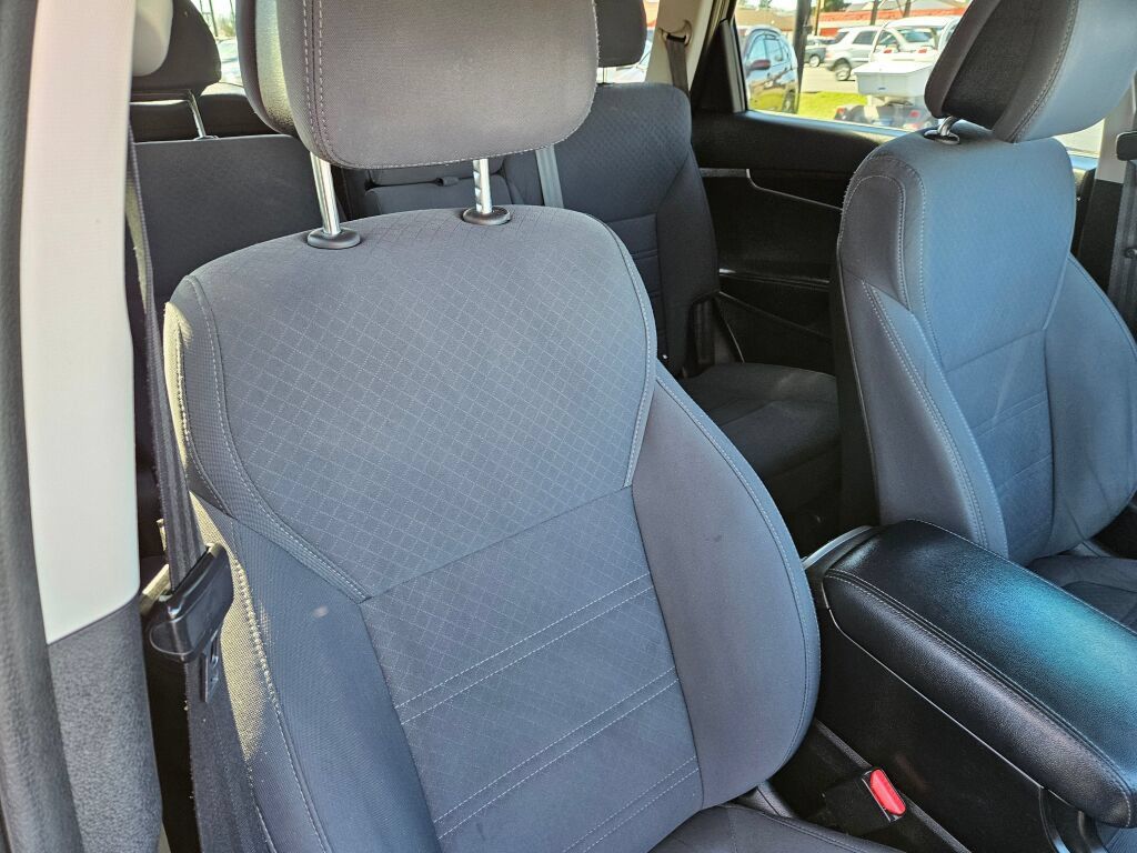 Used 2016 Kia Sorento FWD image 10