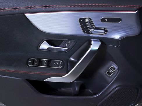 Used 2022 Mercedes-Benz CLA 250 image 17