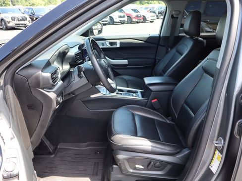 Used 2024 Ford Explorer XLT w/ Equipment Group 202A AWD/4WD image 25