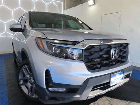 Used 2023 Honda Passport EX-L image 3