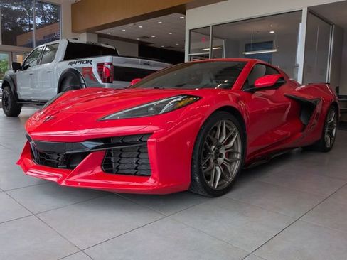 Used 2025 Chevrolet Corvette Z06 RWD image 7