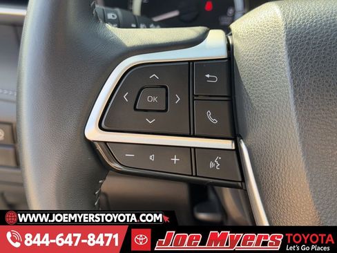 Used 2025 Toyota Highlander LE image 24