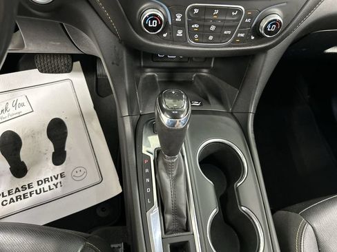 Used 2019 Chevrolet Equinox Premier FWD image 17