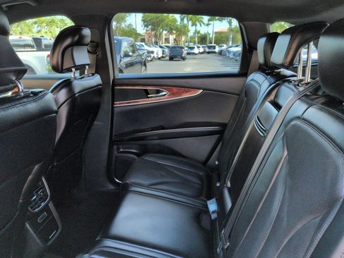 Used 2018 Lincoln MKX Reserve w/ Driver Assistance Package FWD image 14