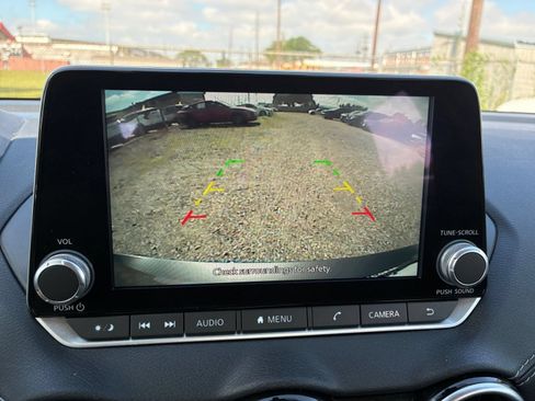 Used 2024 Nissan Sentra SV FWD image 18