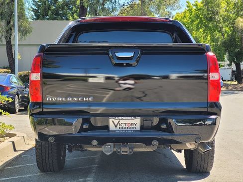 Used 2013 Chevrolet Avalanche LTZ AWD/4WD image 5