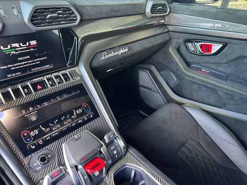 Used 2023 Lamborghini Urus Performante AWD/4WD image 8