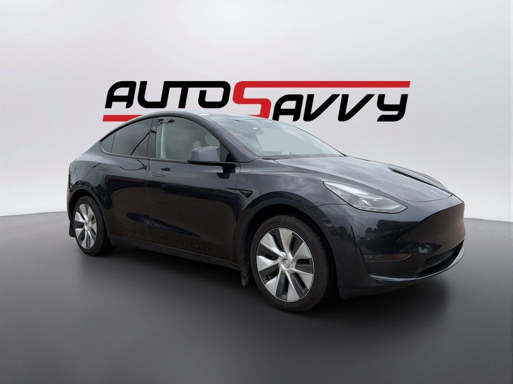 Used 2024 Tesla Model Y 2WD image 3
