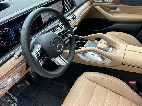 New 2026 Mercedes-Benz GLS 580 4MATIC image 9