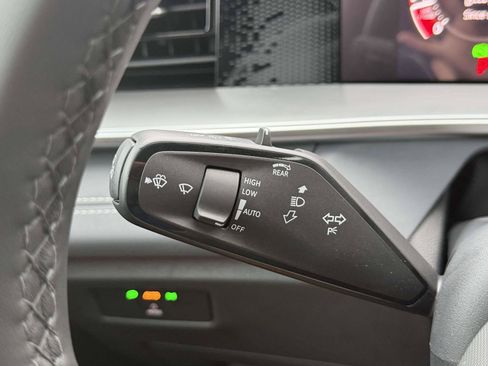 Certified 2026 Volkswagen Tiguan SE R-Line FWD image 23