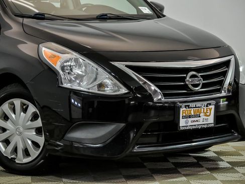 Used 2016 Nissan Versa SV w/ SV Tech Package FWD image 2