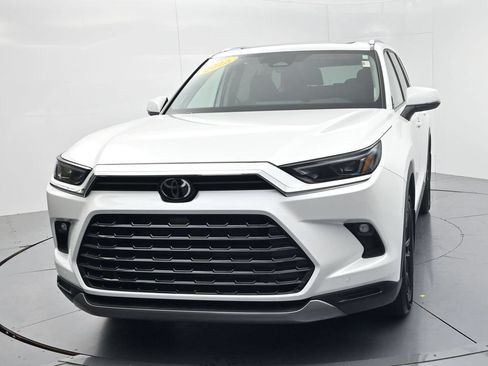 Used 2025 Toyota Grand Highlander FWD image 3