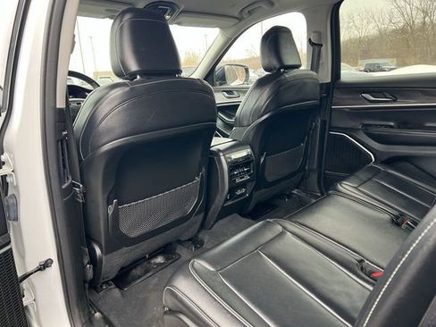 Used 2022 Jeep Grand Cherokee L Limited AWD/4WD image 16