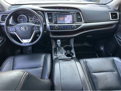 Used 2018 Toyota Highlander XLE FWD image 7
