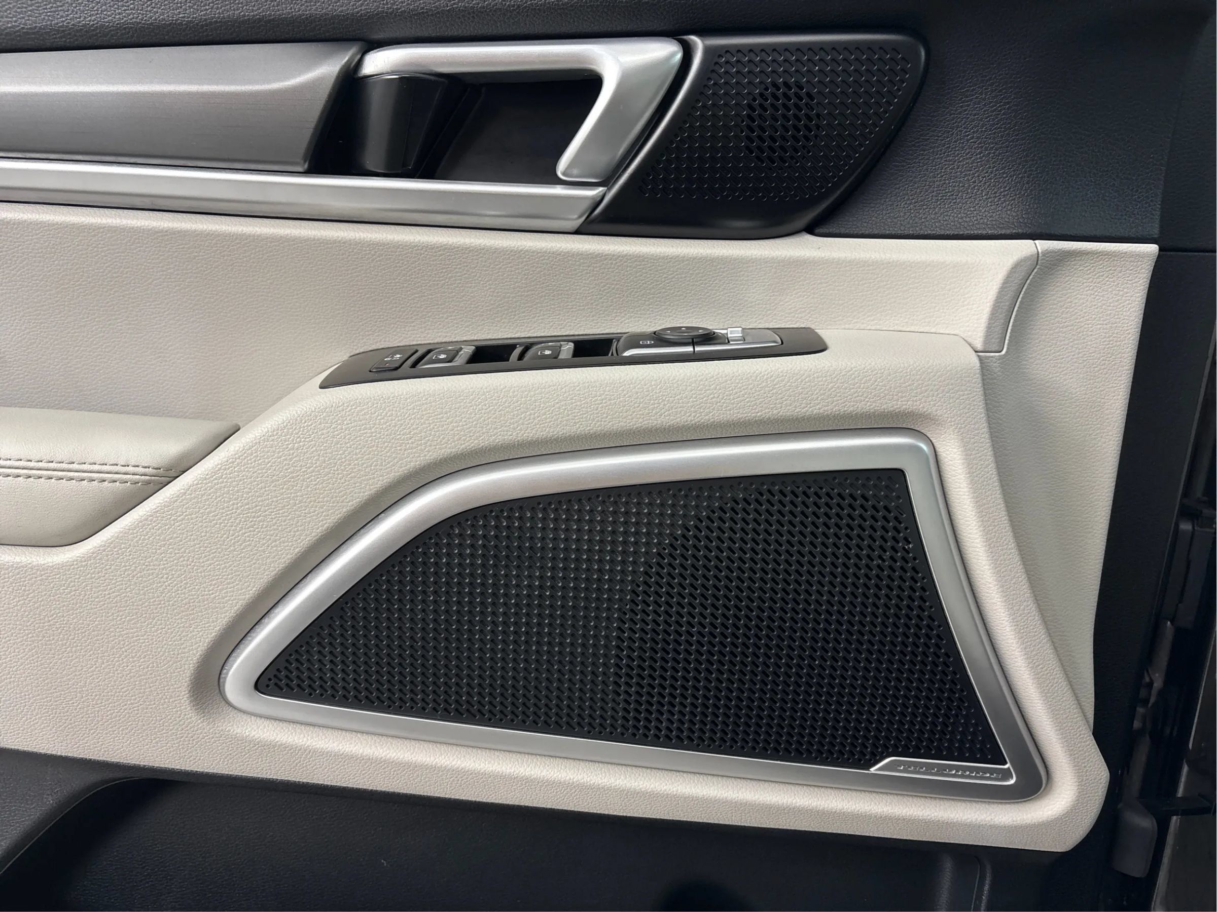 Used 2020 Kia Telluride S FWD image 38