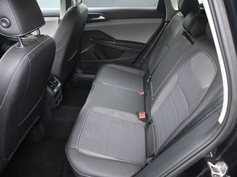 Used 2024 Volkswagen Taos SE FWD image 19