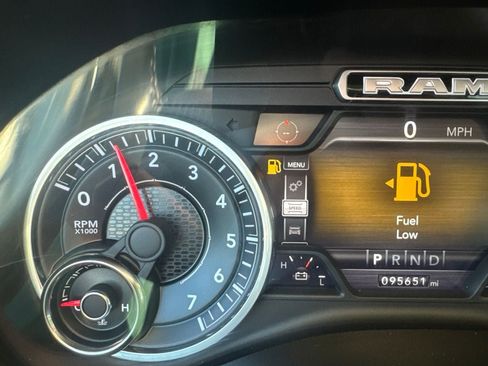 Used 2019 RAM 1500 Laramie AWD/4WD image 10