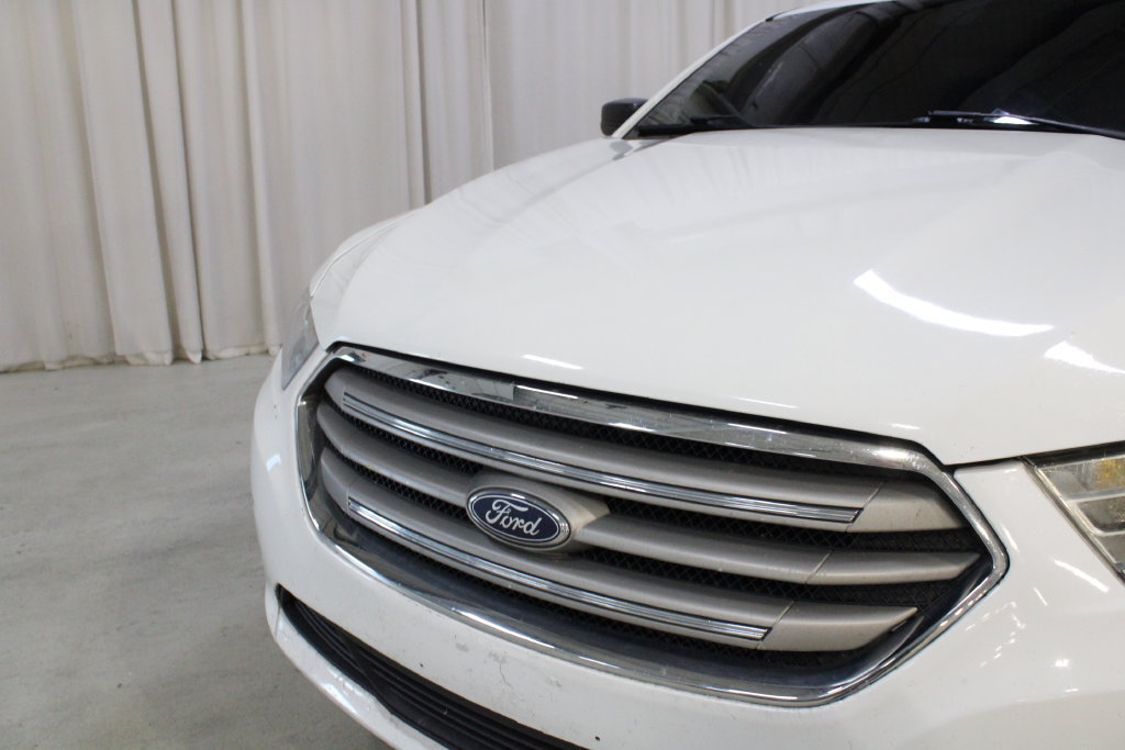 Used 2018 Ford Taurus SE FWD image 29
