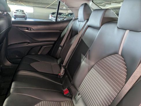 Used 2022 Toyota Camry SE image 18