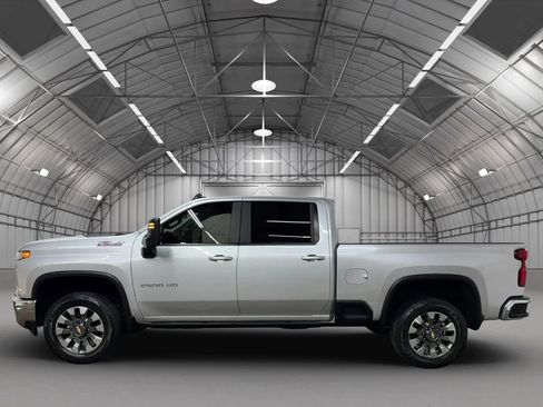 Used 2023 Chevrolet Silverado 2500 LT w/ Convenience Package AWD/4WD image 2