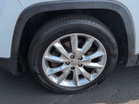 Used 2016 Jeep Cherokee Limited FWD image 9