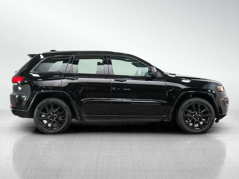 Used 2017 Jeep Grand Cherokee Altitude AWD/4WD image 6