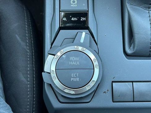 Certified 2025 Toyota Tacoma SR5 AWD/4WD image 26