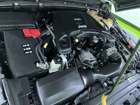 Used 2020 Jeep Gladiator Rubicon w/ Advanced Safety Group AWD/4WD image 31