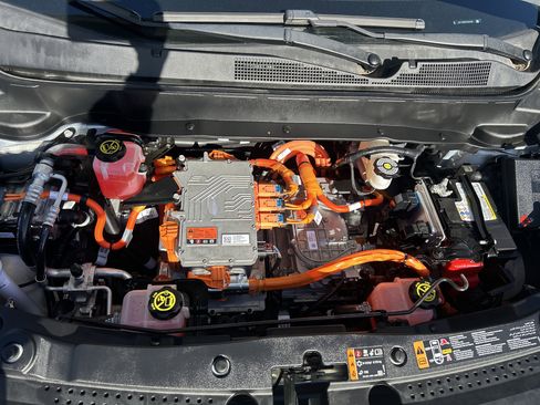 Used 2023 Chevrolet Bolt EUV LT w/ Comfort Package image 28