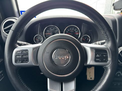 Used 2016 Jeep Wrangler Unlimited Rubicon image 19