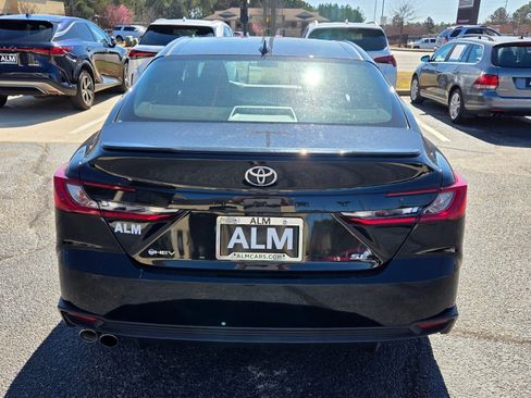 Used 2025 Toyota Camry SE image 10