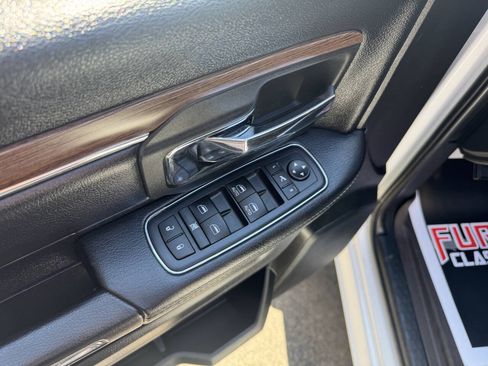 Used 2016 RAM 1500 Laramie AWD/4WD image 13