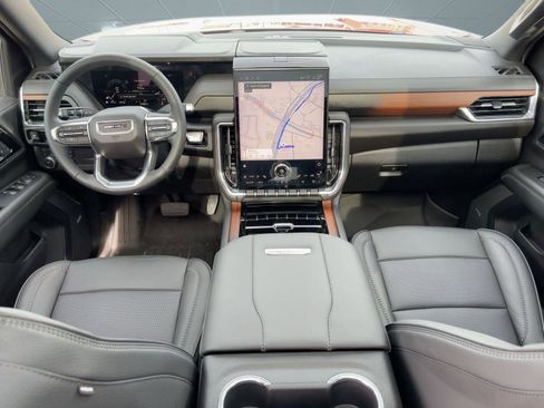 Used 2025 GMC Yukon Denali w/ Sun & Power Step Package image 17