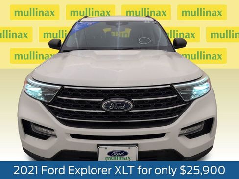 Used 2021 Ford Explorer XLT w/ Equipment Group 202A image 13