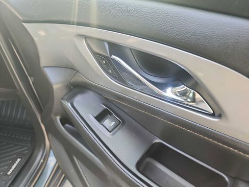 Used 2019 Chevrolet Traverse LT image 39